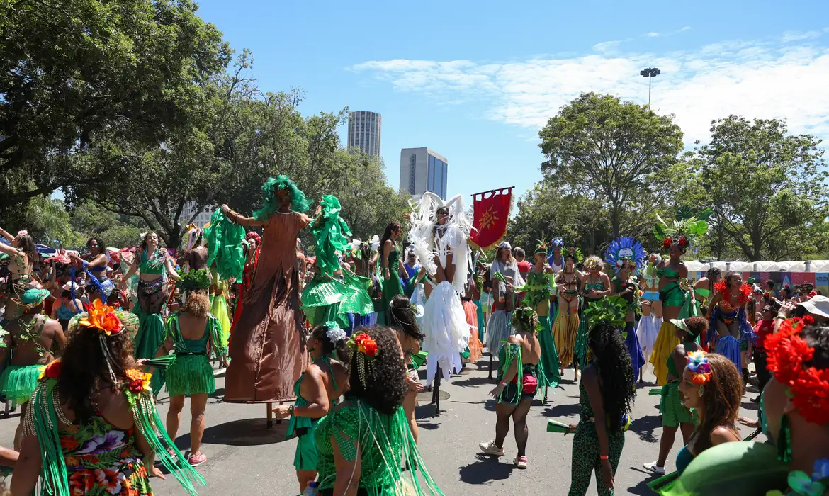 Estimativas projetam movimentação de R$ 18,6 bilhões no carnaval